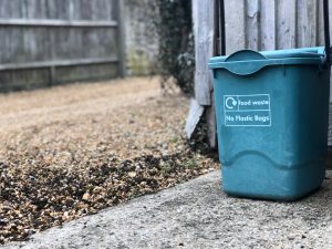 compost-bin-keep-flies-away